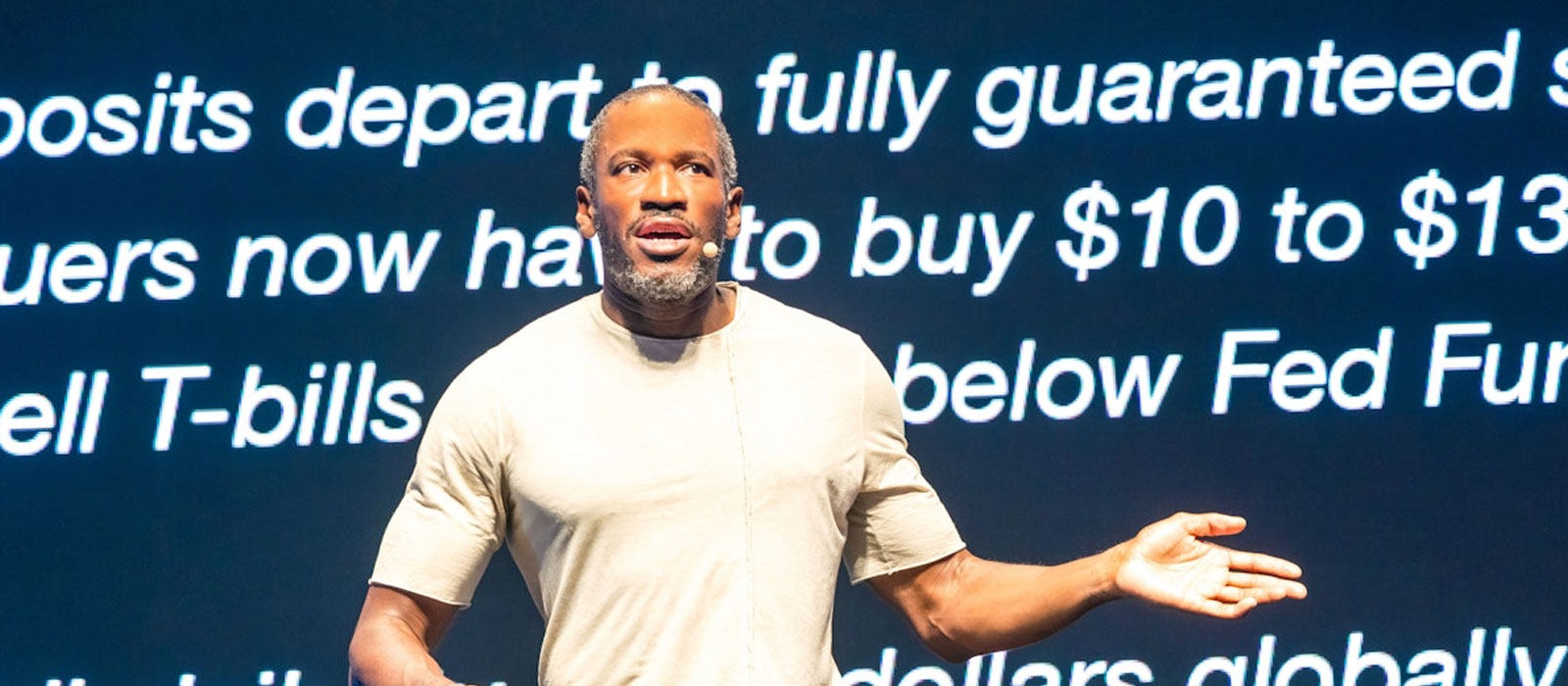 WebXに登壇するアーサーへイズ氏