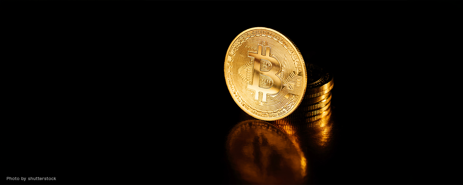 暗闇の中のビットコインのイメージ