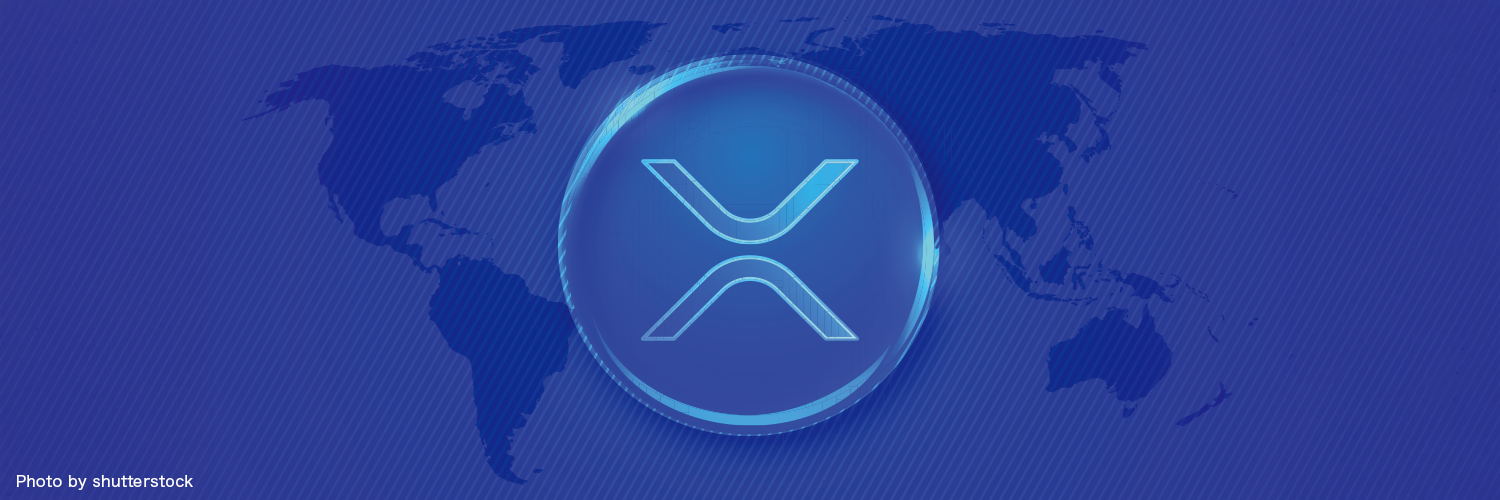 XRPのシンボルと世界地図